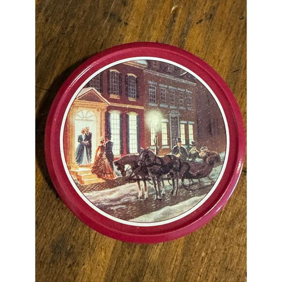 1988 Claire Burke Christmas Memories Perfumed Candle - 1‎ oz Collectible Tin - Picture 1 of 4